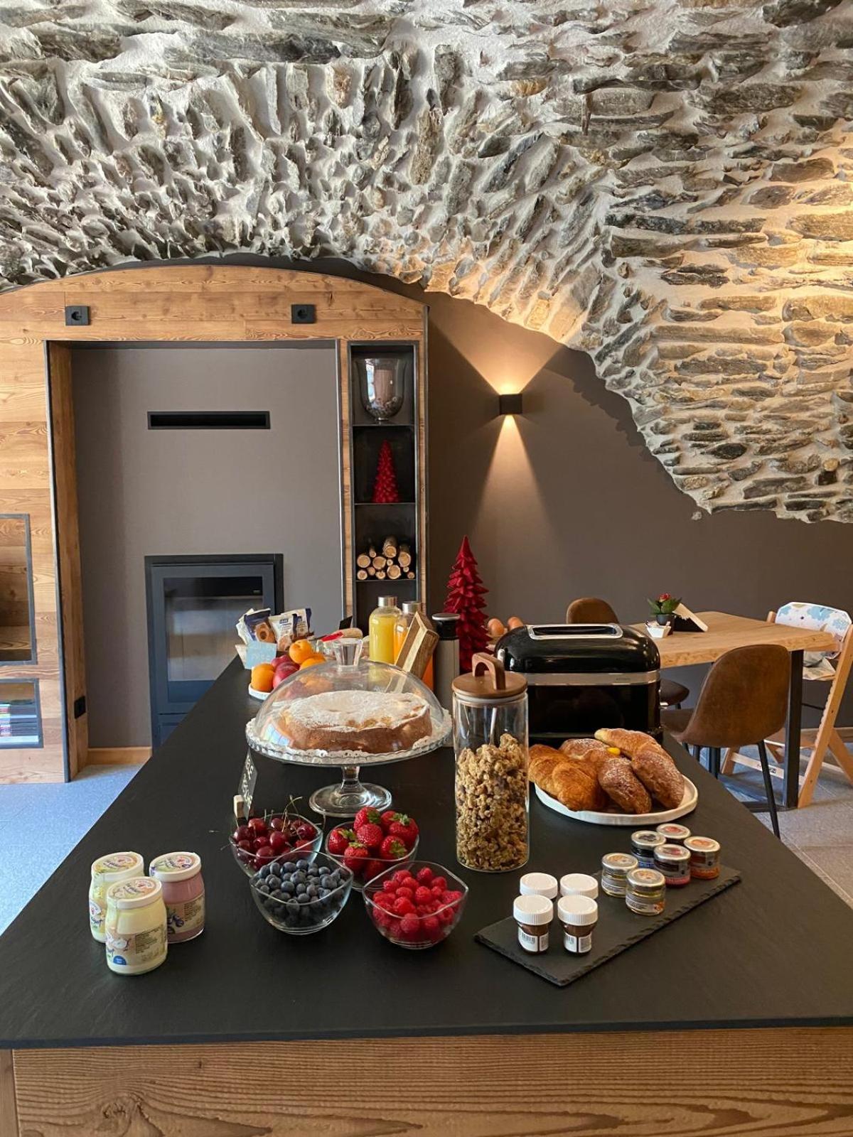 Grande Cote Room And Breakfast Cesana Torinese Bagian luar foto
